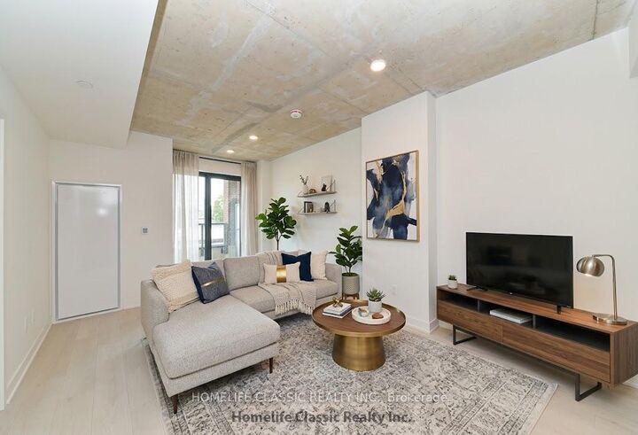 Property Photo:  1 Vine Avenue  ON M6P 0C8 