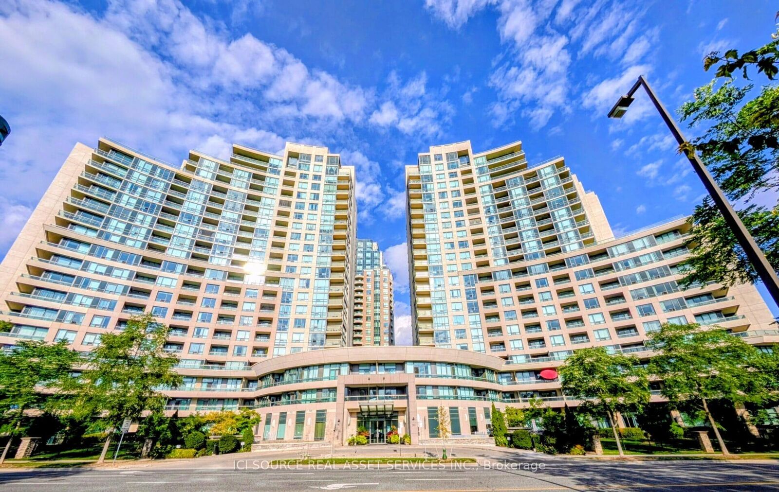 Property Photo:  509 Beecroft Road 1810  ON M2N 0A3 