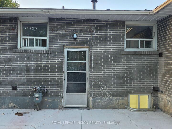 Property Photo:  706 Leaside Street Bsmt 2  ON L1W 2X1 