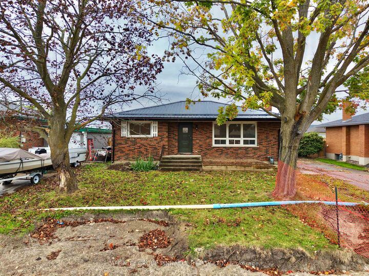 Property Photo:  92 St Patrick Street  ON K9V 1R6 