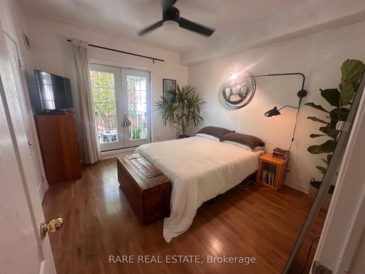 Property Photo:  198 Augusta Avenue 3  ON M5T 2L6 