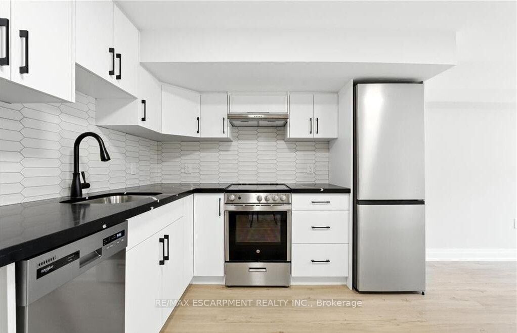 Property Photo:  929 Upper Ottawa Street C  ON L8T 3V6 