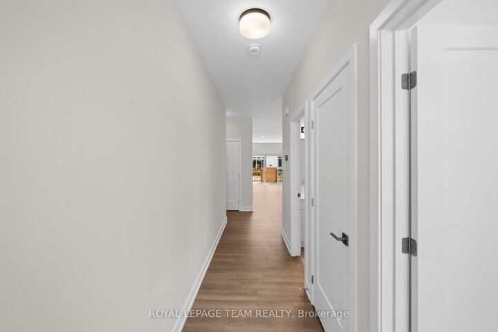 Property Photo:  1068 Dobbie Street  ON K6V 0G8 