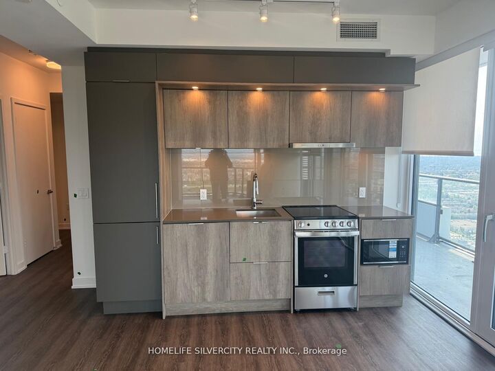 Property Photo:  448 Burnhamthorpe Road 2702  ON L5B 0R4 