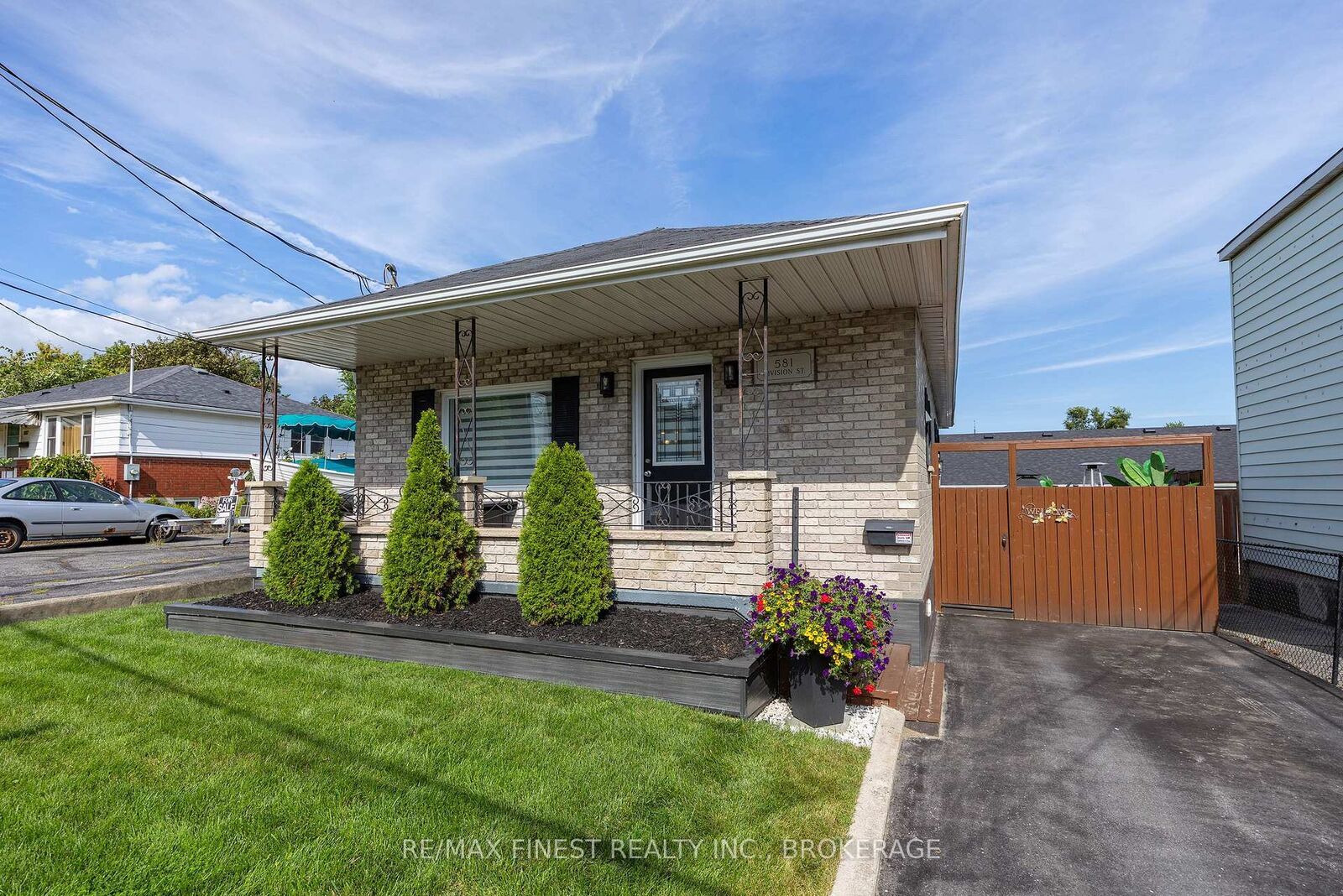 Property Photo:  581 Division Street  ON K7K 4B7 