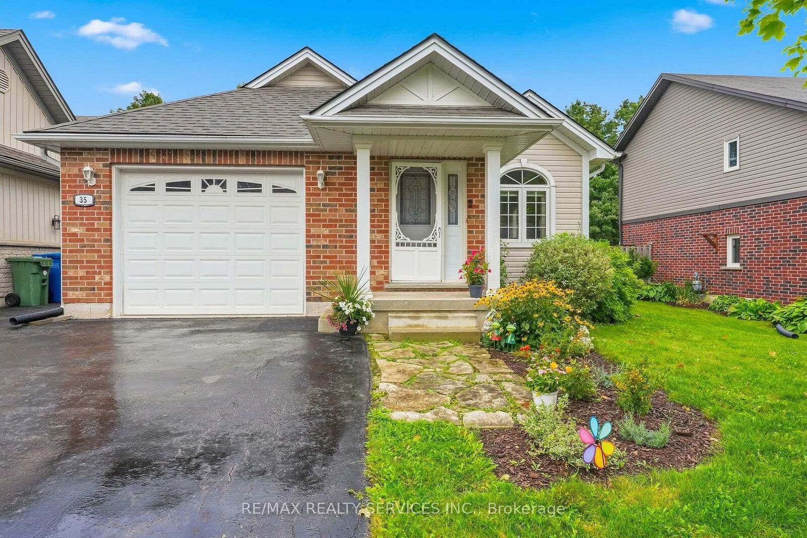 Property Photo: 35 Sheffield Street ON N0C 1B0