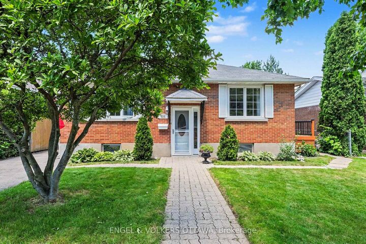 Property Photo:  325 Summit Avenue  ON K1H 5Z7 