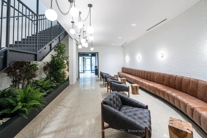 Property Photo:  2946 Dundas Street West Street W 401  ON M6P 1Y8 