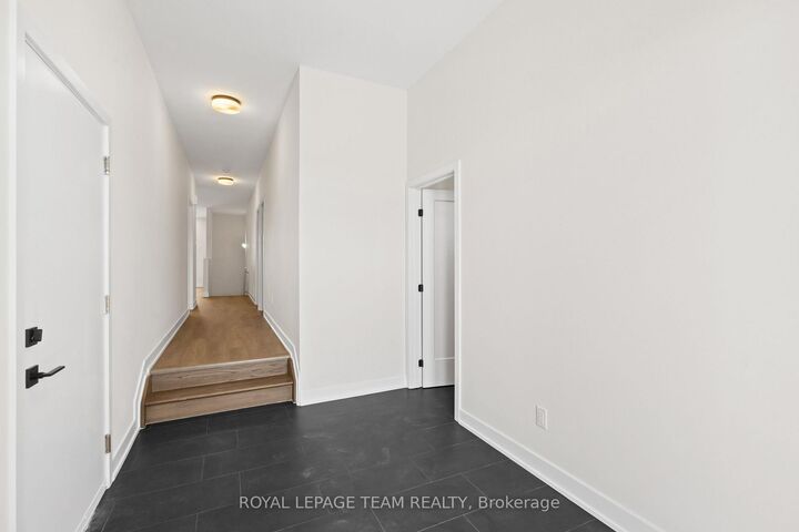 Property Photo:  1031 Moore Street  ON K6V 7N1 