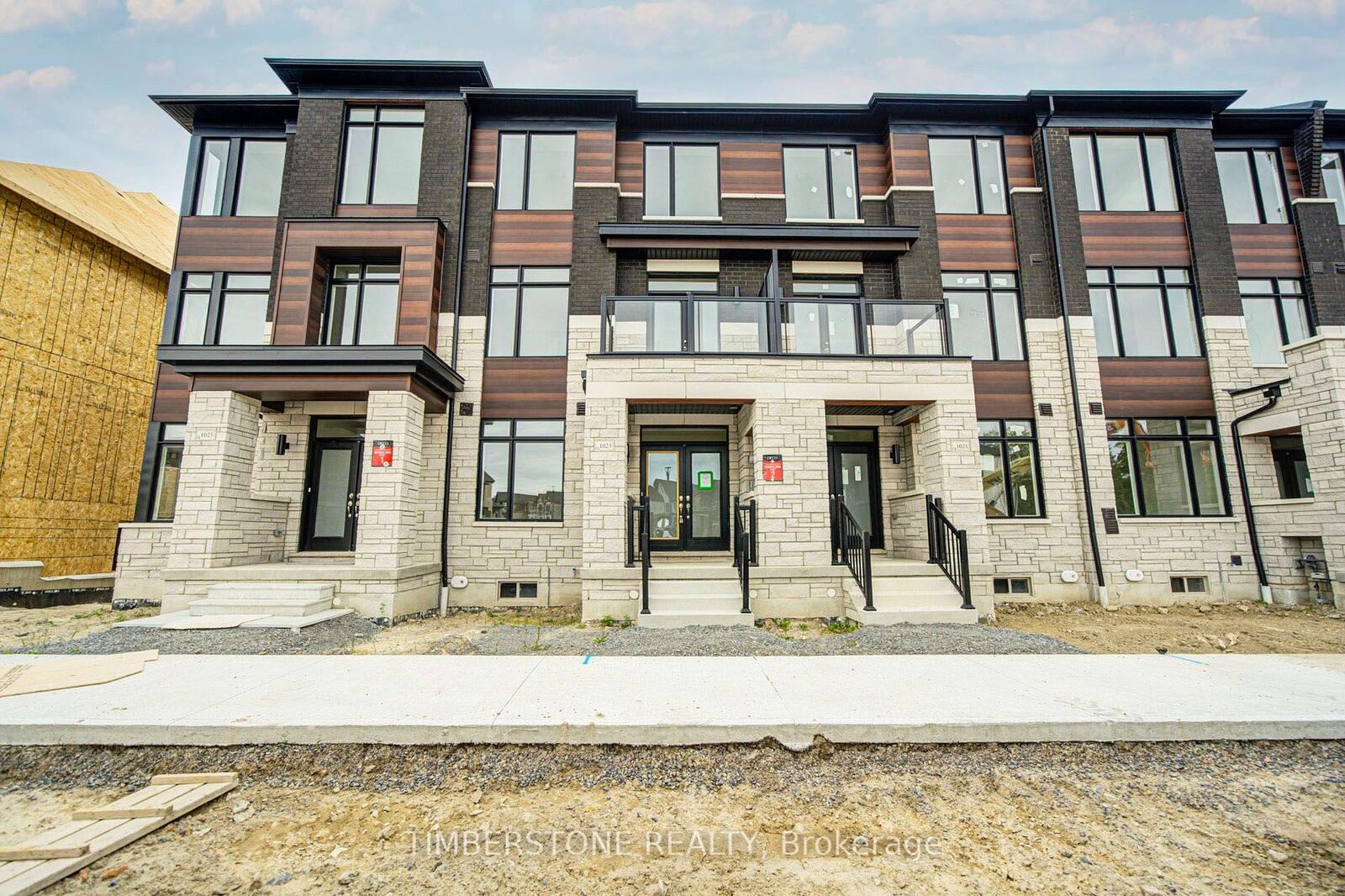 Property Photo:  1023 Elizabeth Mackenzie Drive  ON L1X 0P7 