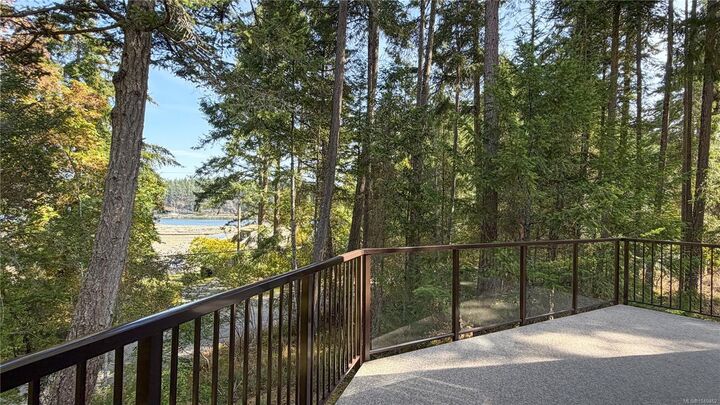 Property Photo: 2893 Rowan Way BC V0R 1X7