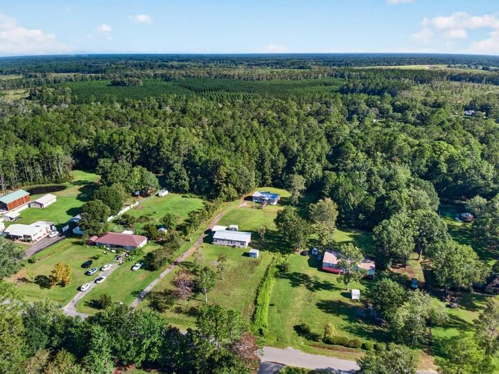 Property Photo: 44326 Woodland Circle FL 32011