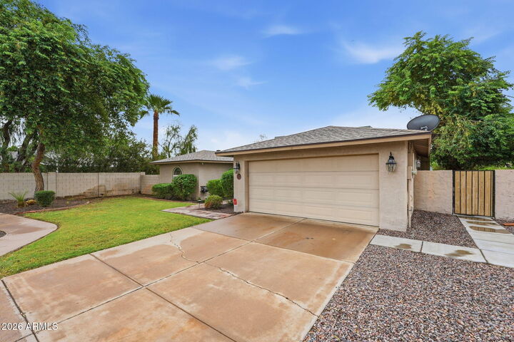 Property Photo:  2533 W Laguna Azul Avenue  AZ 85202 