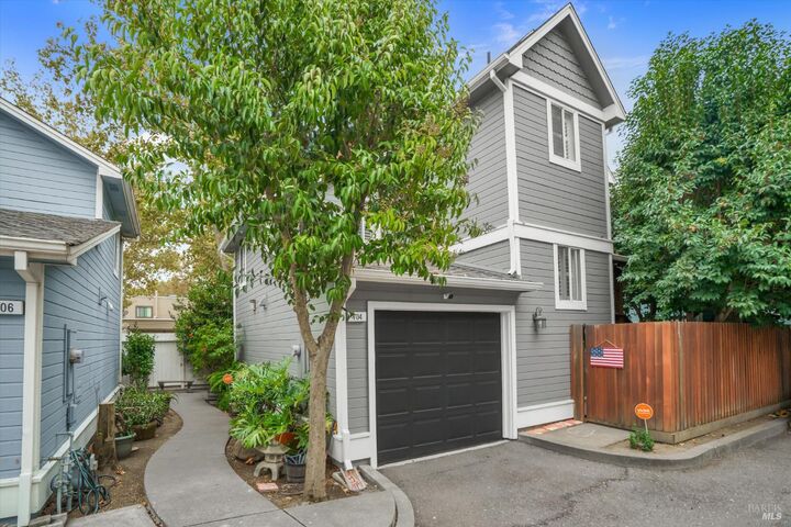 Property Photo:  704 Almond Street  CA 94585 
