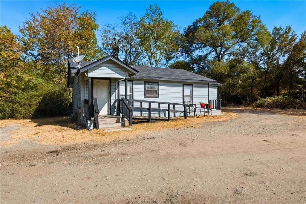 Property Photo: 906 West Martin Luther King Jr Street A &Amp B TX 77803