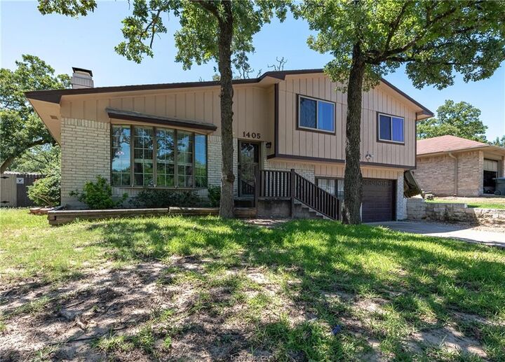 Property Photo:  1405 Magnolia Drive  TX 77840-3626 