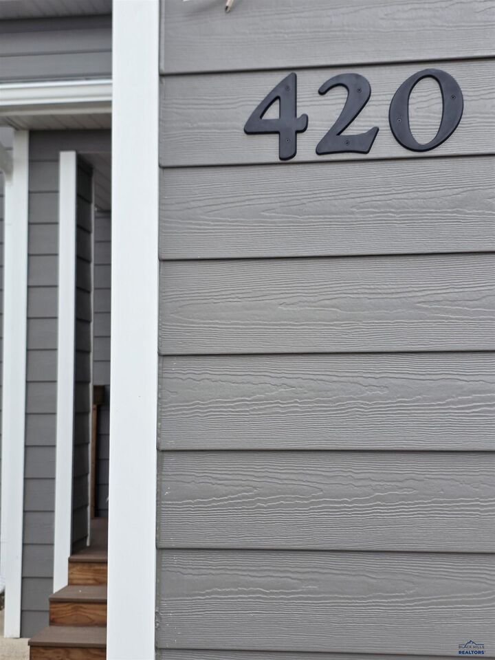 Property Photo: 420 Nighthawk Dr SD 57719