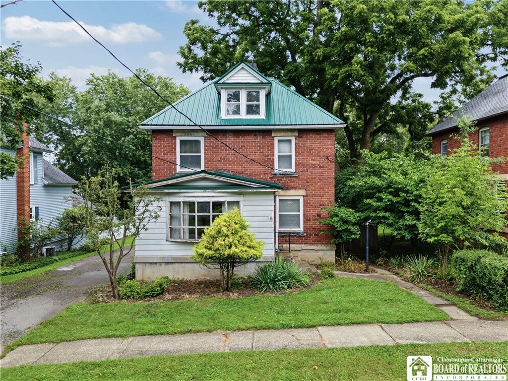 Property Photo:  134 Newton Street  NY 14063 