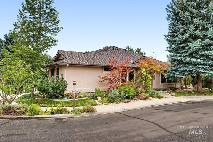 Property Photo:  4854 Lakeview Place  ID 83714 