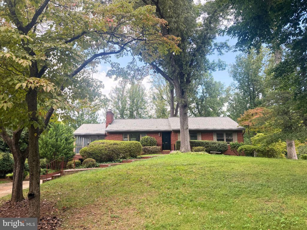Property Photo:  6450 Queen Anne Terrace  VA 22044 