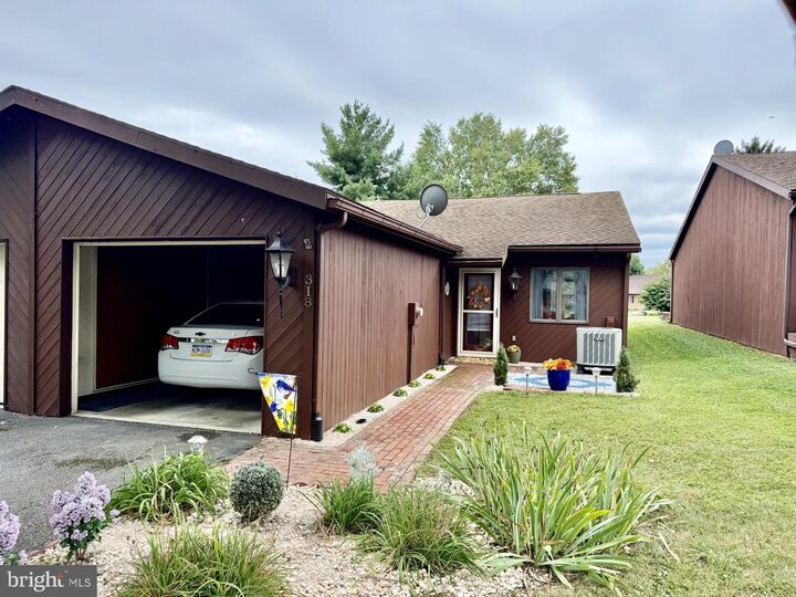 Property Photo:  318 Stonegate Circle N  PA 17201 