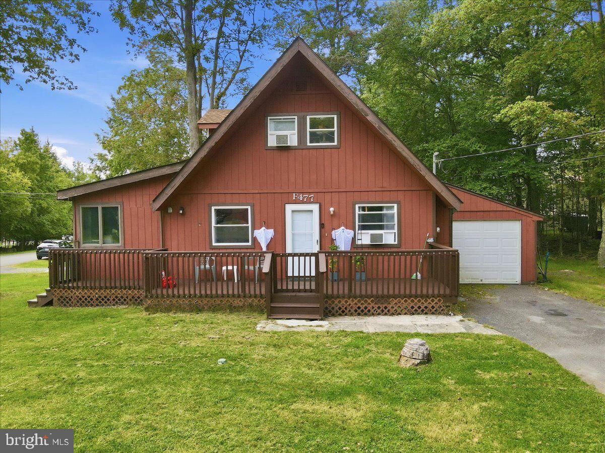 Property Photo:  593 Country Place Drive  PA 18466 