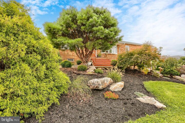 Property Photo: 2505 Linglestown Road PA 17110
