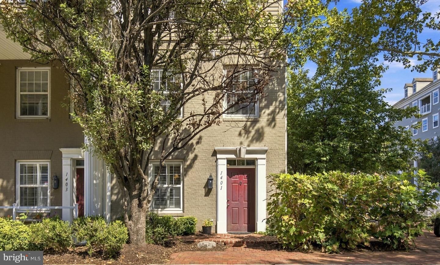 Property Photo:  1401 Roundhouse Lane  VA 22314 
