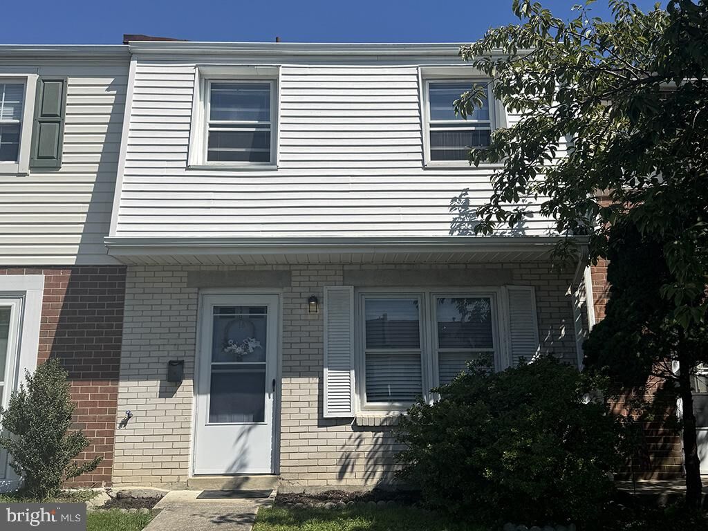 Property Photo:  18 Patrick Henry Court  DE 19711 