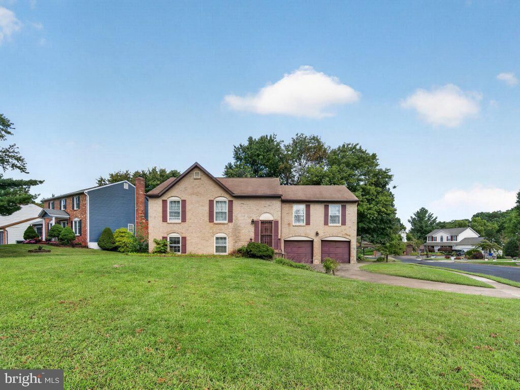 Property Photo: 9734 Zimbro Avenue VA 20110