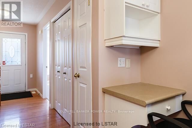 Property Photo:  122 Sherwood Forest Square 3  ON N6G 5G8 