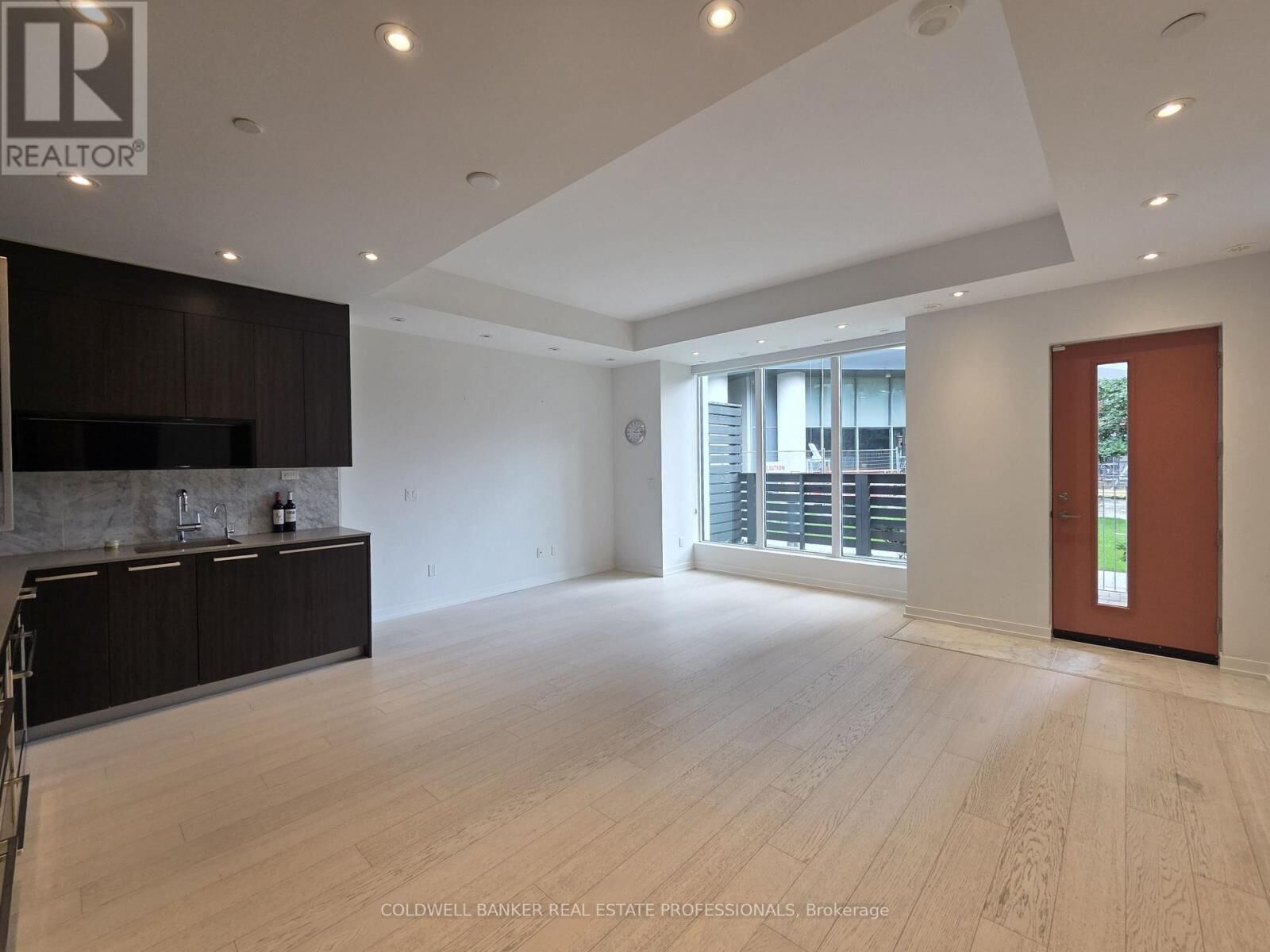 Property Photo:  113 McMahon Drive Th06  ON M2K 0E3 