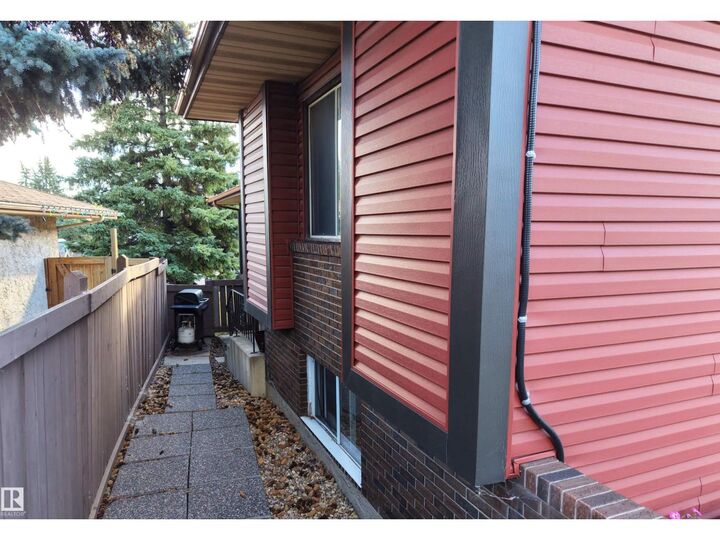 Property Photo:  2672 89 St NW  AB T6K 2Z3 