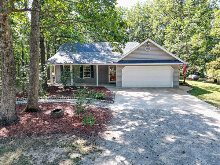 Property Photo: 17180 N Crownview Dr MO 65240
