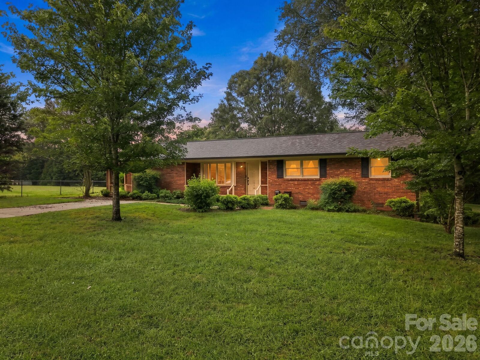 Property Photo: 1536 Nottingham Drive NC 28658
