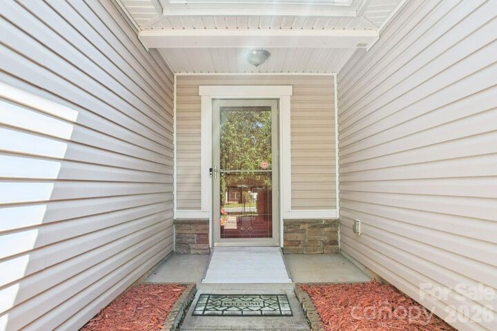 Property Photo: 7628 Jenny Ann Drive NC 28216