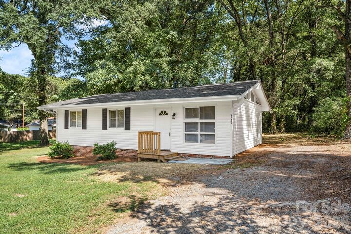 Property Photo:  4821 Northaven Drive  NC 28206 