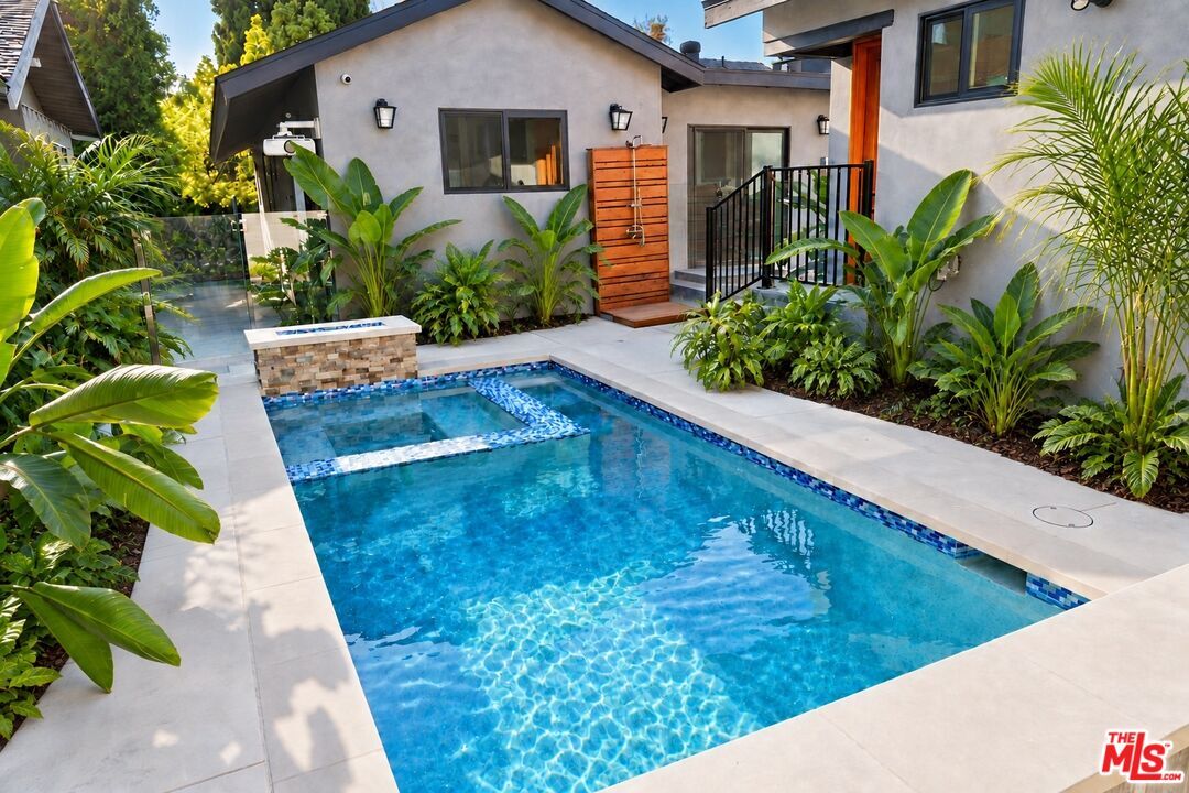Property Photo: 1556 La Baig Ave CA 90028