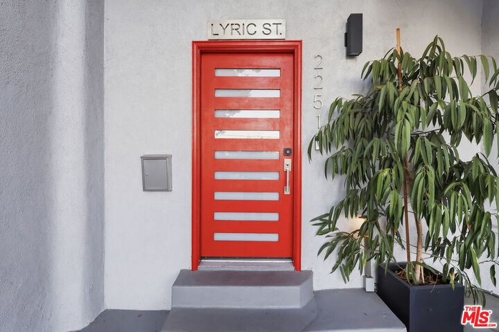 Property Photo:  2251 Lyric Ave  CA 90027 