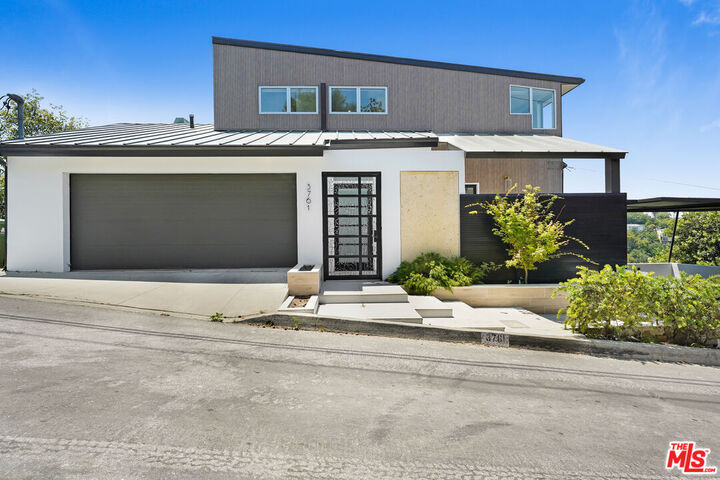 Property Photo: 3761 Glenridge Dr CA 91423