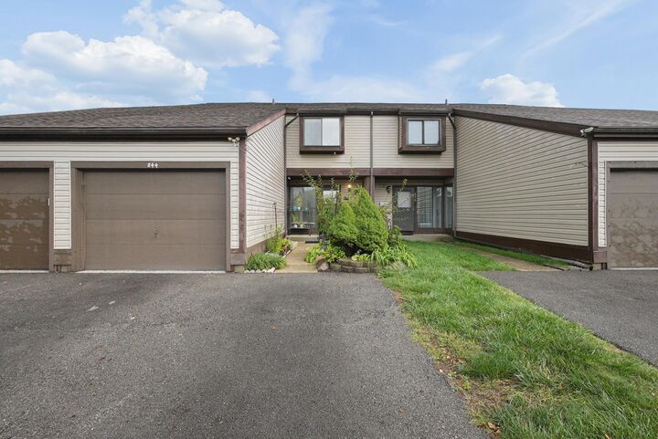 Property Photo: 844 Cherlyn Court OH 43228