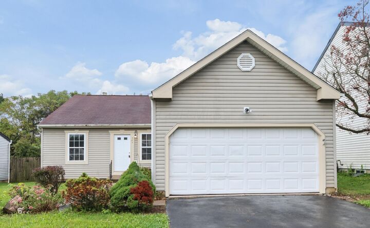 Property Photo:  385 Oak Village Drive  OH 43207 