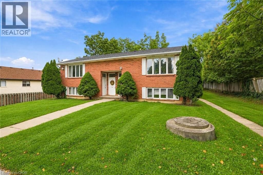 Property Photo:  26 Renfrew Street East  ON N3W 1E8 