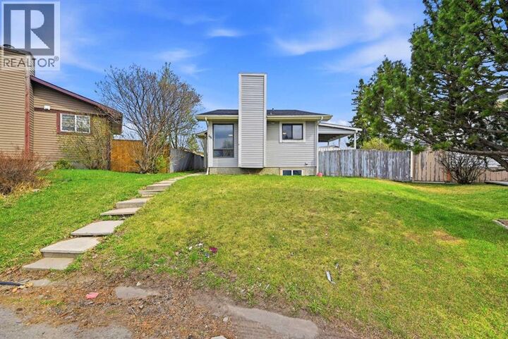 Property Photo:  44 Castleridge Close Northeast  AB T3J 1Y9 