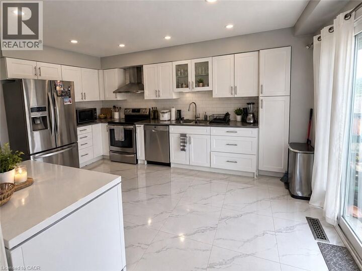 Property Photo:  125 Fairgreen Close  ON N1T 1T8 