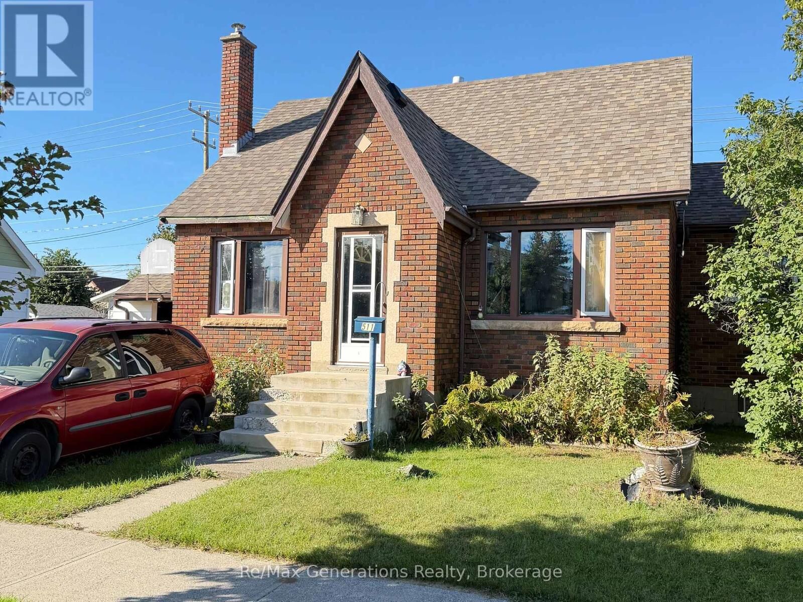 Property Photo:  511 Empire Avenue East  ON P7E 4S8 