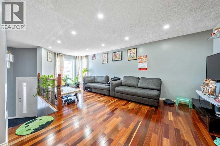 Property Photo: 318 Applewood Drive Southeast AB T2A 7V5