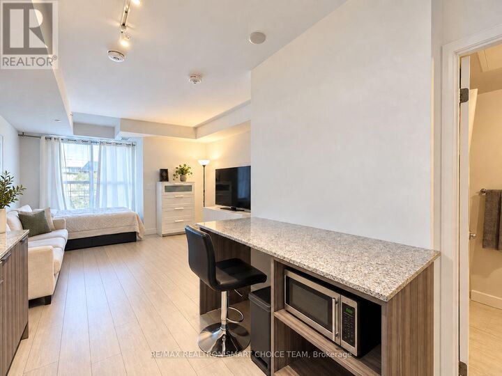 Property Photo:  31 Tippett Road 427  ON M3H 0C8 