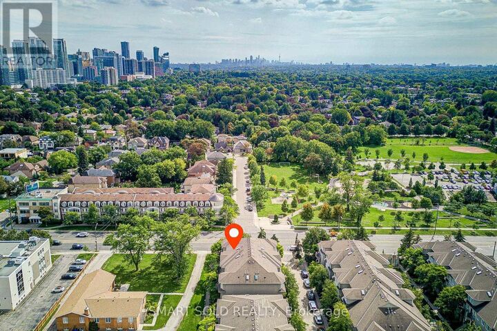 Property Photo: 108 Finch Avenue West C20 ON M2N 6W6