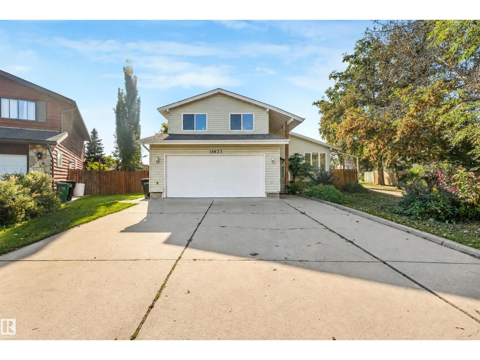 Property Photo:  18623 70 Av NW  AB T5T 3A6 